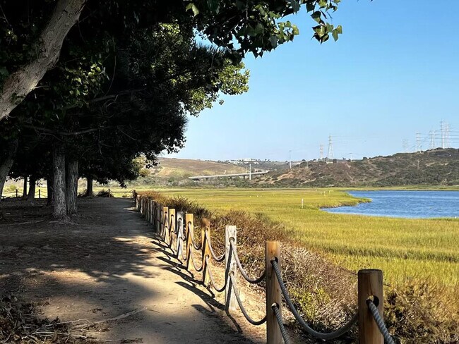 Building Photo - 4866 Hillside Dr