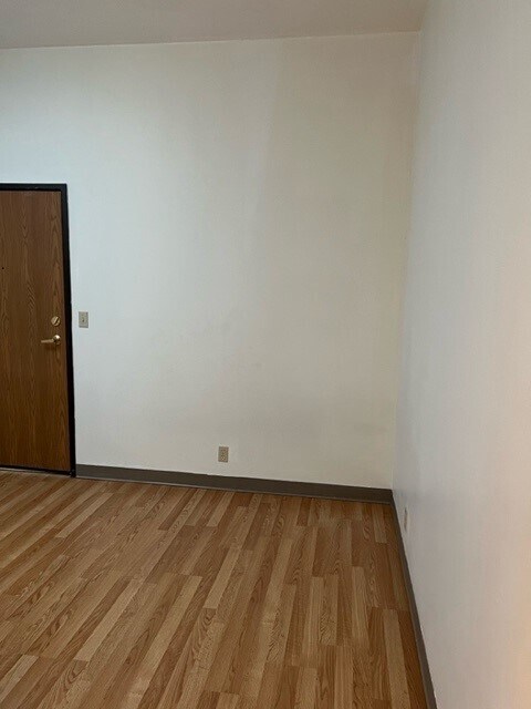 Building Photo - 306 4th St S