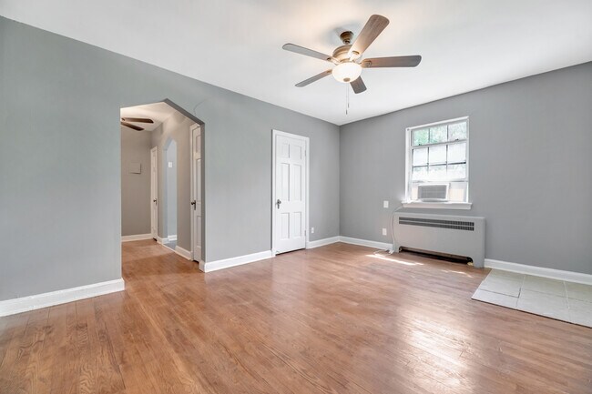 Building Photo - 1800 Shepherd St NE