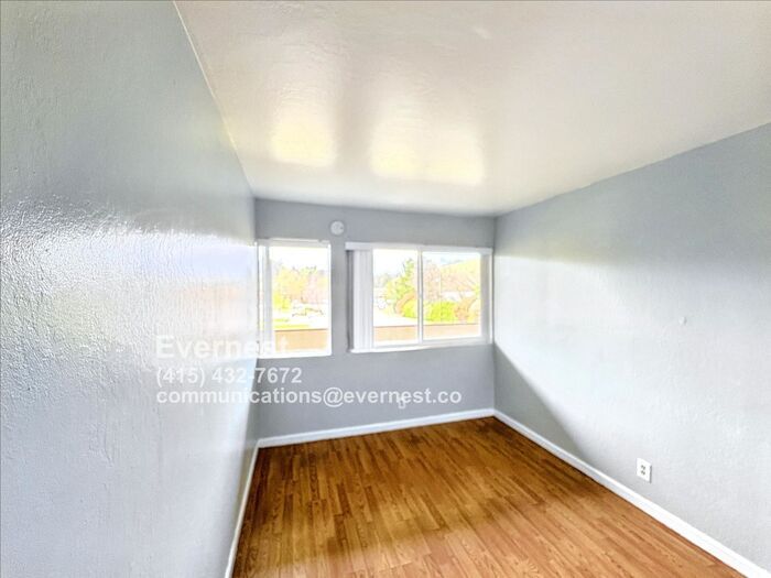 Building Photo - 2345 Paloma Ct