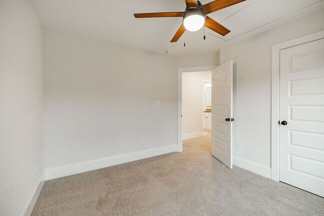 Building Photo - 125 Harper St