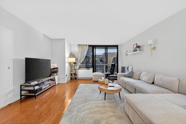 Building Photo - 700 Grove St