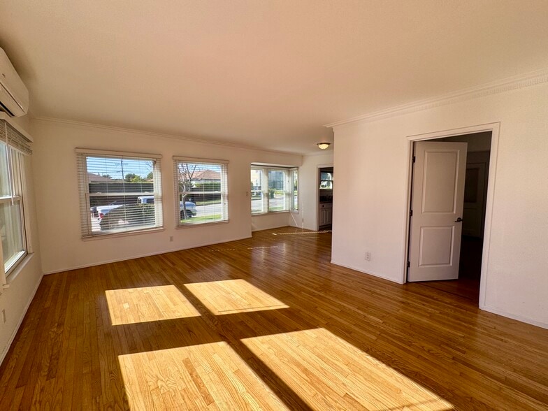 Building Photo - 6122 S Fairfax Ave