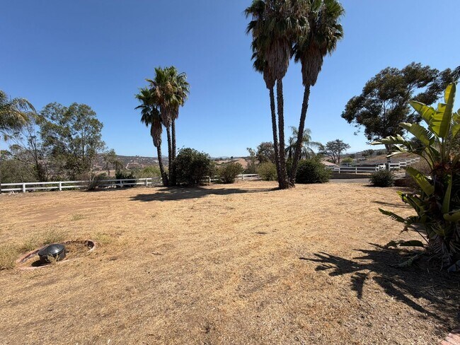 Building Photo - 18655 Oak Ridge Ln