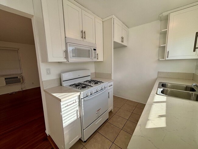 Building Photo - Victory, 1700-1702