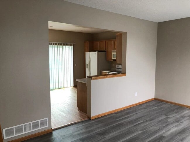 Building Photo - 11304 Davenport Cir NE