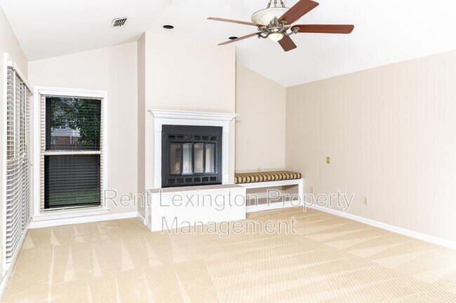 Building Photo - 4661 Saron Dr