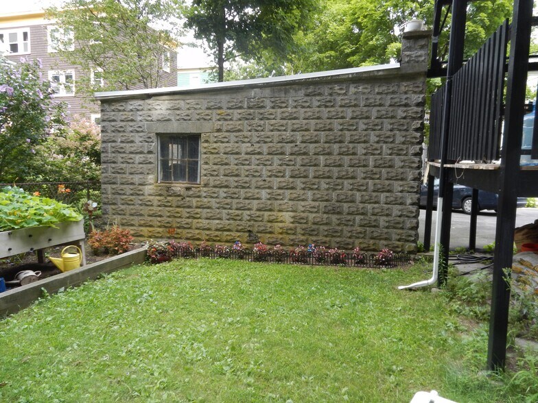 Back Yard - 85 Tower St
