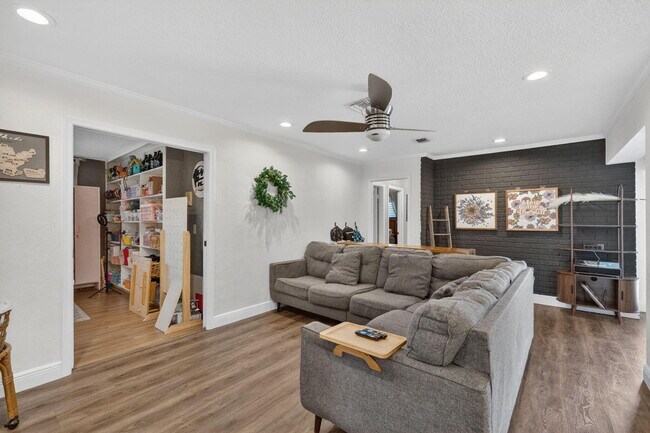Building Photo - 235 NW 91st Ave