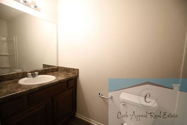 Building Photo - Move in special $900!! Beautiful 3 bed / 2 bath home with fenced back yard - Nettleton!!