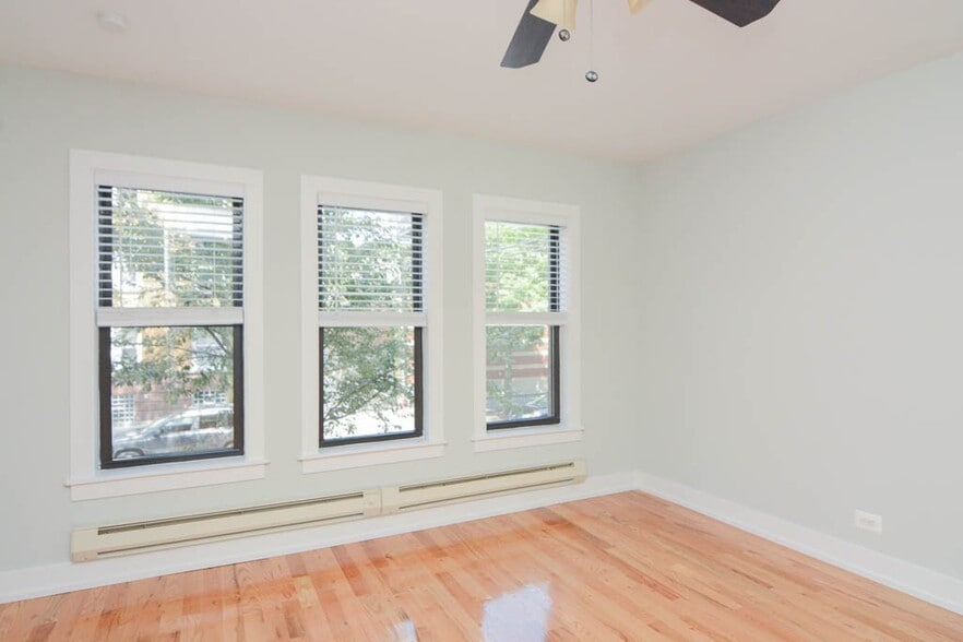 Building Photo - 820 W Cornelia Ave