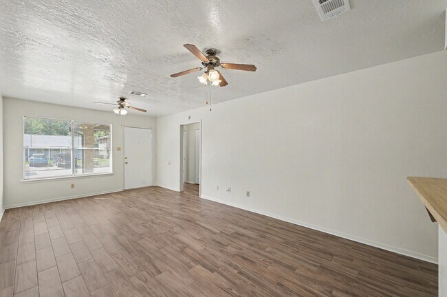 Building Photo - 1605 Hazelwood St