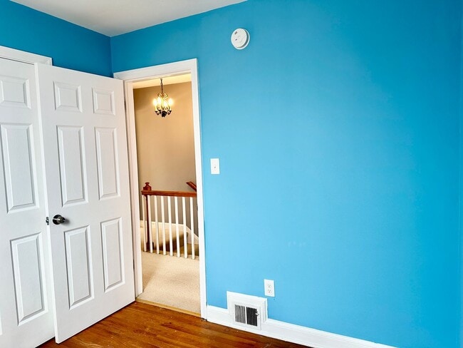 Building Photo - Charming 3-bedroom, 1.5-bathroom! Pets Wel...
