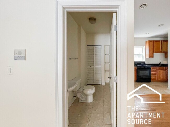 Building Photo - 3918 N Pine Grove Ave