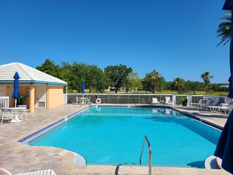 Building Photo - 4530 Pinebrook Cir
