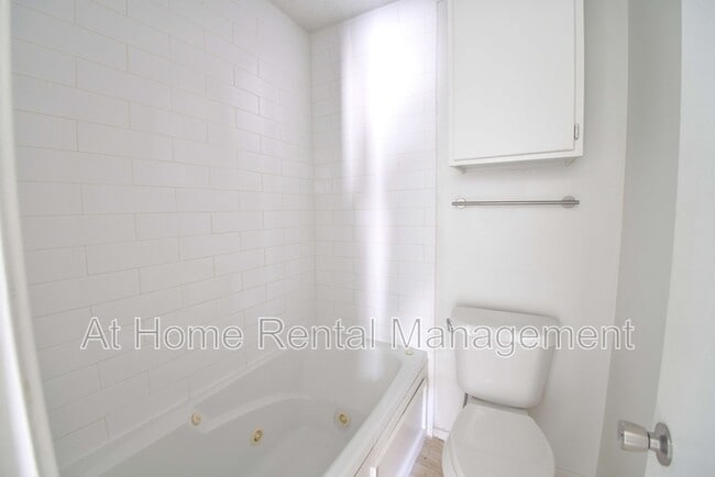 Building Photo - 7114 E 98th St
