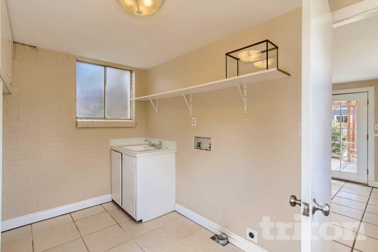 Building Photo - 915 S Tyler Ave