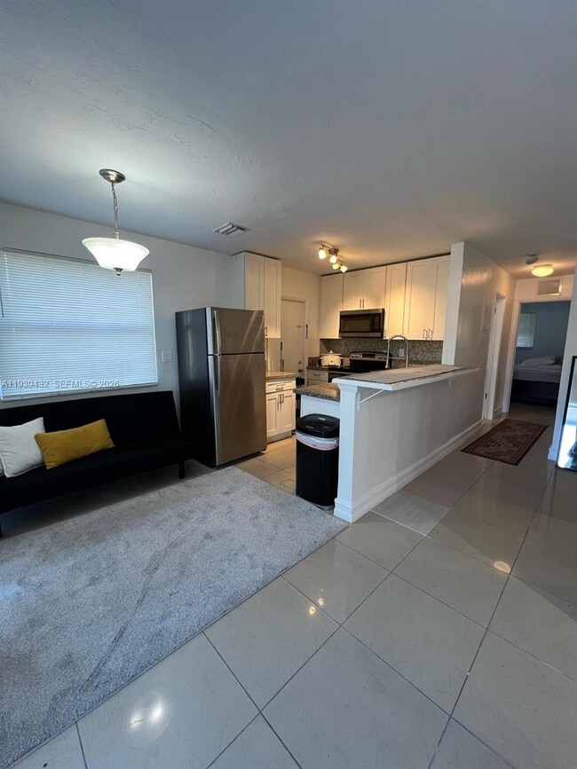 Building Photo - 2920 NW 11th Pl