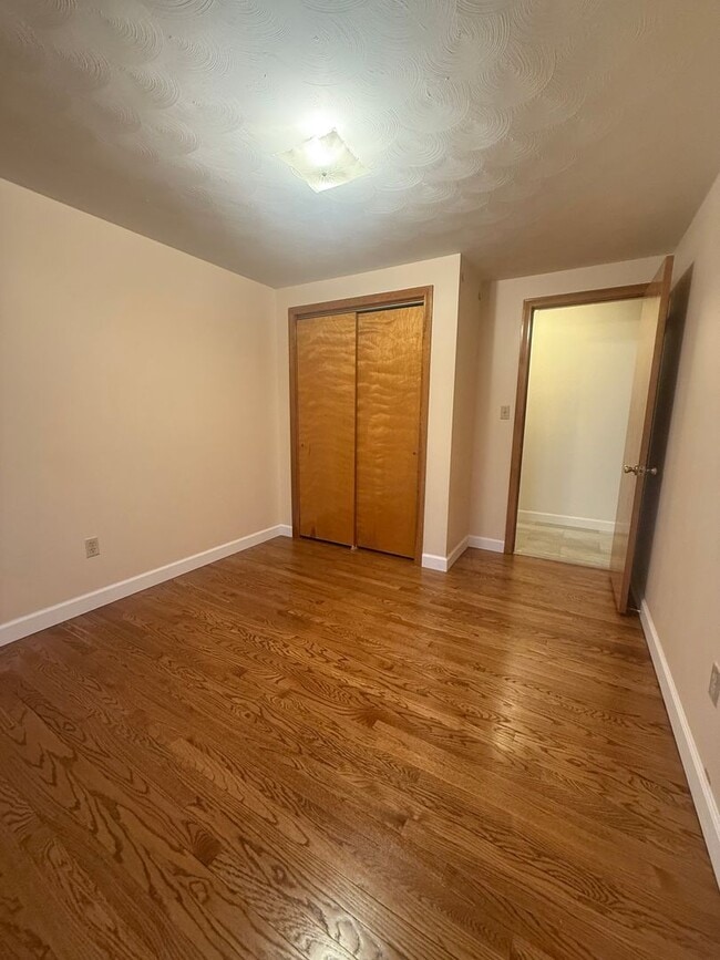 Building Photo - 250 Oakland Ave