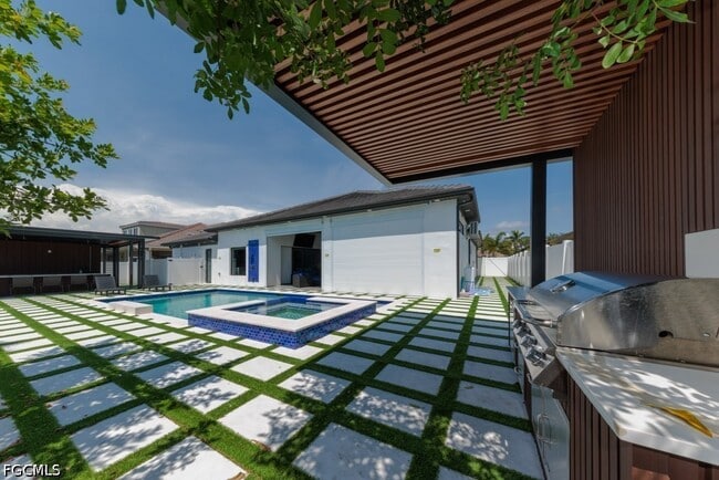 Building Photo - 4024 Chiquita Blvd S