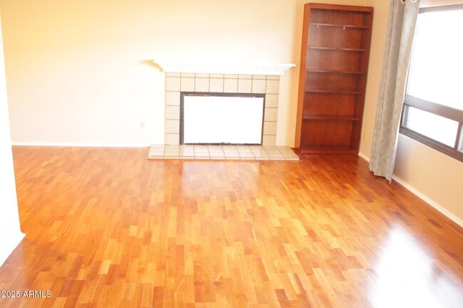 Building Photo - 450 E Barbara Dr