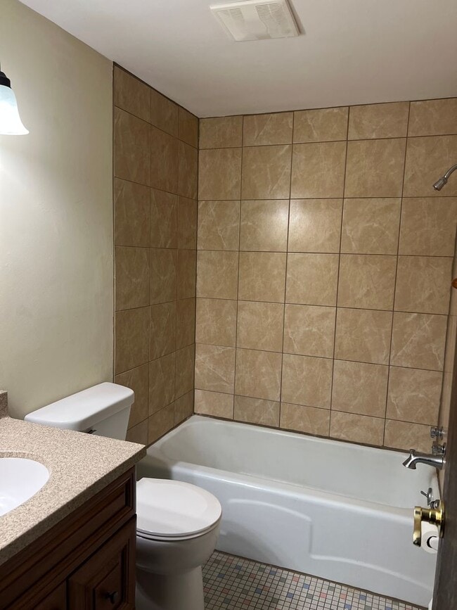 Building Photo - 616