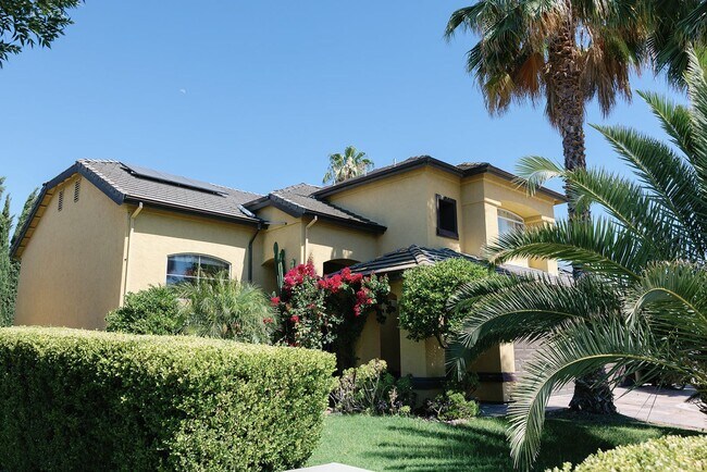 Building Photo - Available Now! Move-In Ready