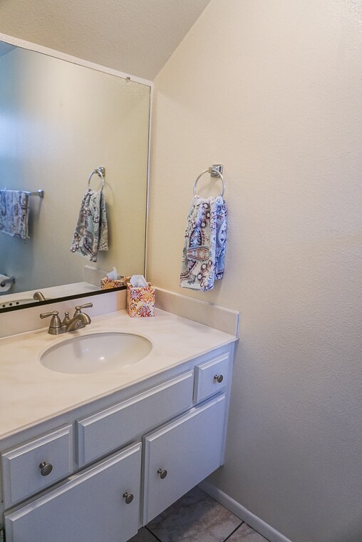 Building Photo - Beautiful 3 bed 2.5 bath Townhome in Orange