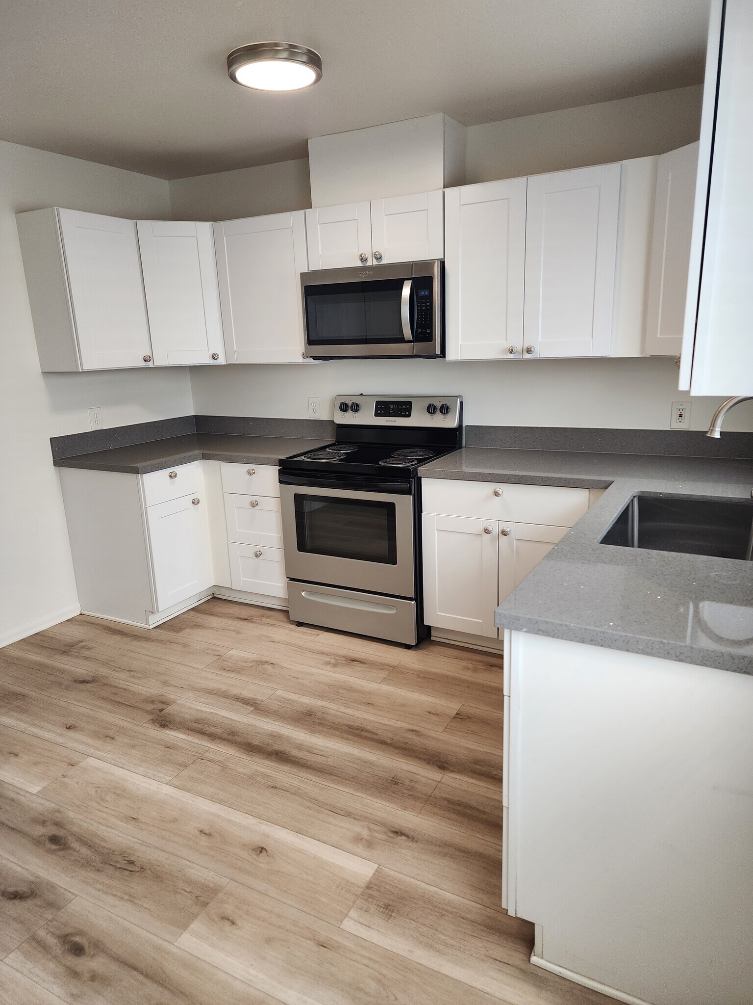 Building Photo - 1170 Fountain St