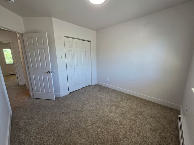 Building Photo - 3 Bed 2 1/2 Bath in Fruitvale