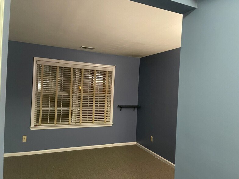 Building Photo - 420 Stratford Pl