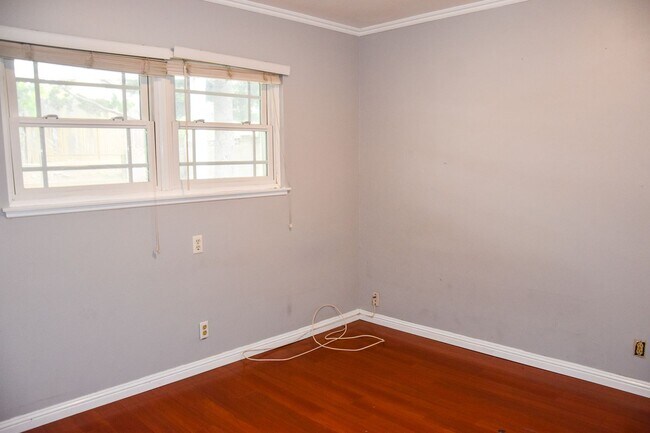 Building Photo - Large Home in North Orange