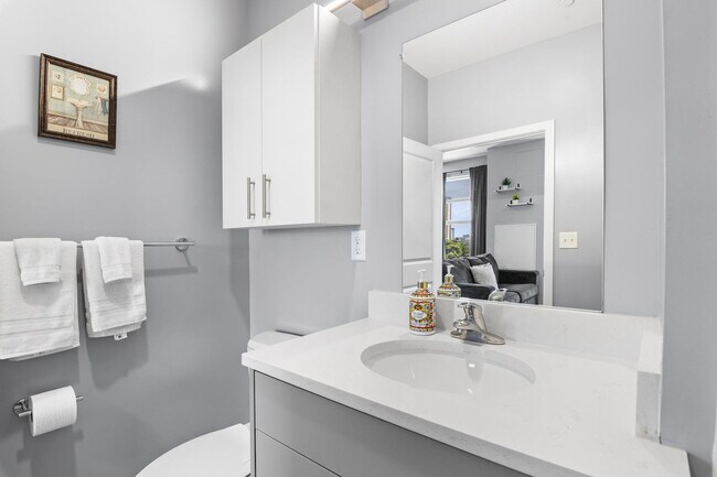 Building Photo - 95 Broadway-SI ID1240348P