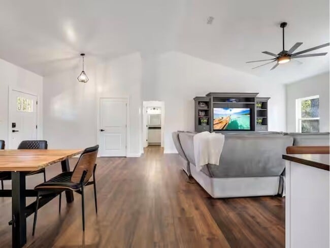 Building Photo - 134 Blackberry Ln