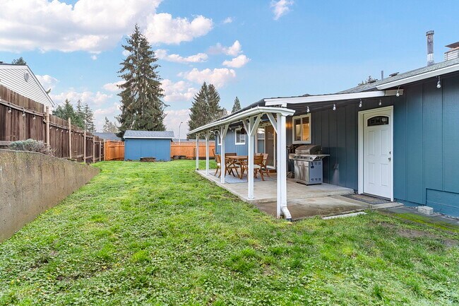 Building Photo - 12318 SE 67th Ct