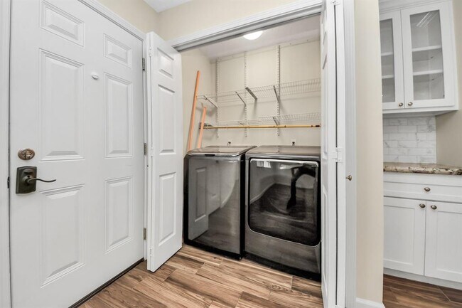 Building Photo - 5715 Braesvalley Dr