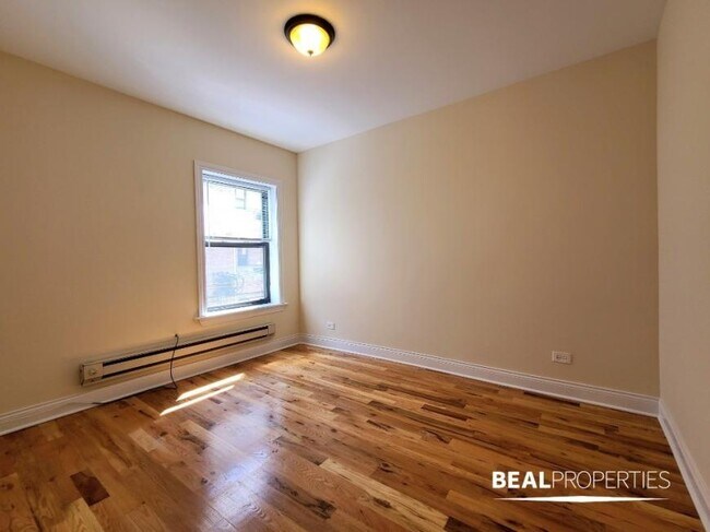 Building Photo - 1 bedroom in CHICAGO IL 60657