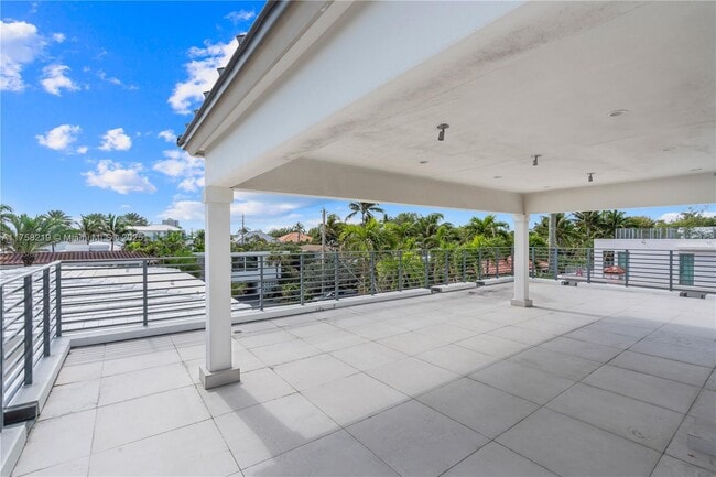 Building Photo - 1807 N Fort Lauderdale Beach Blvd