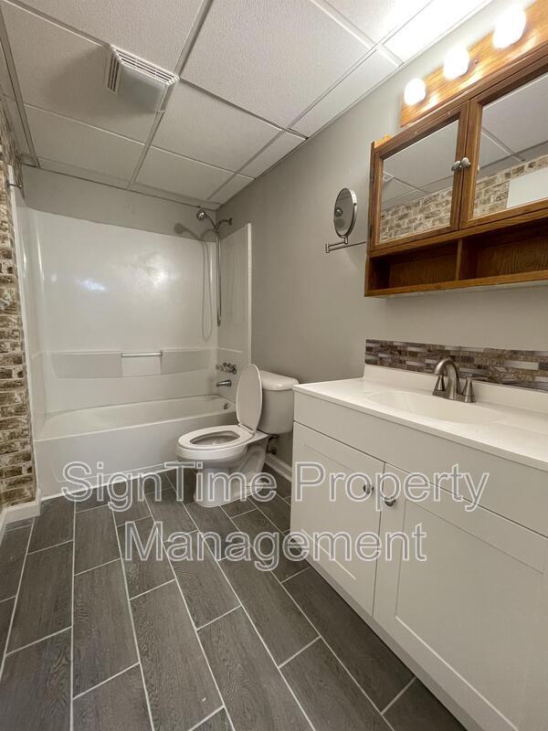 Building Photo - 69 Broadway