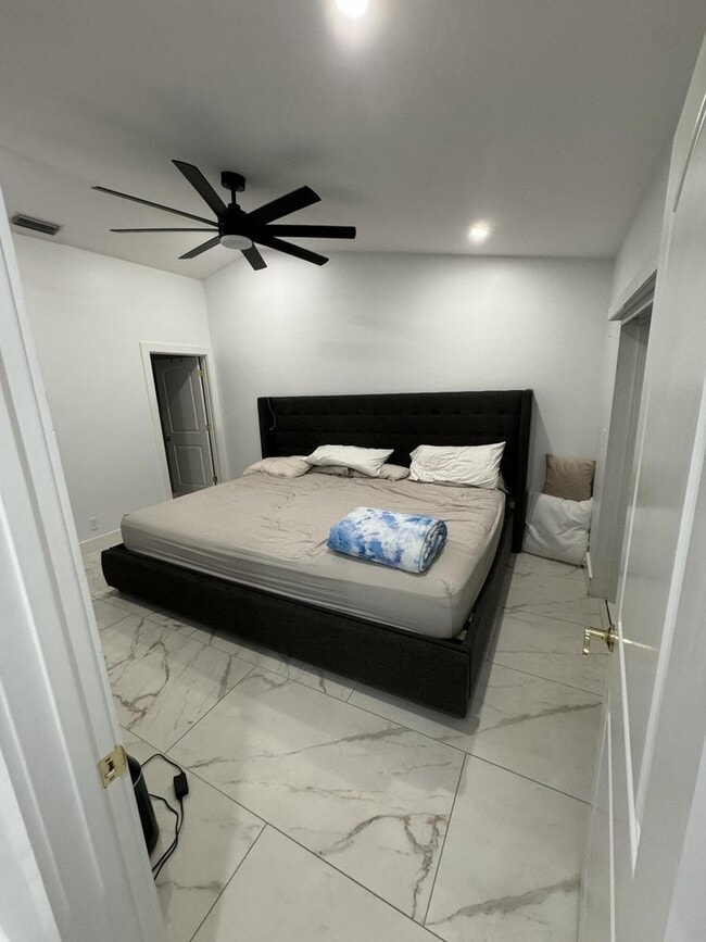 Building Photo - 112 Parkwood Dr