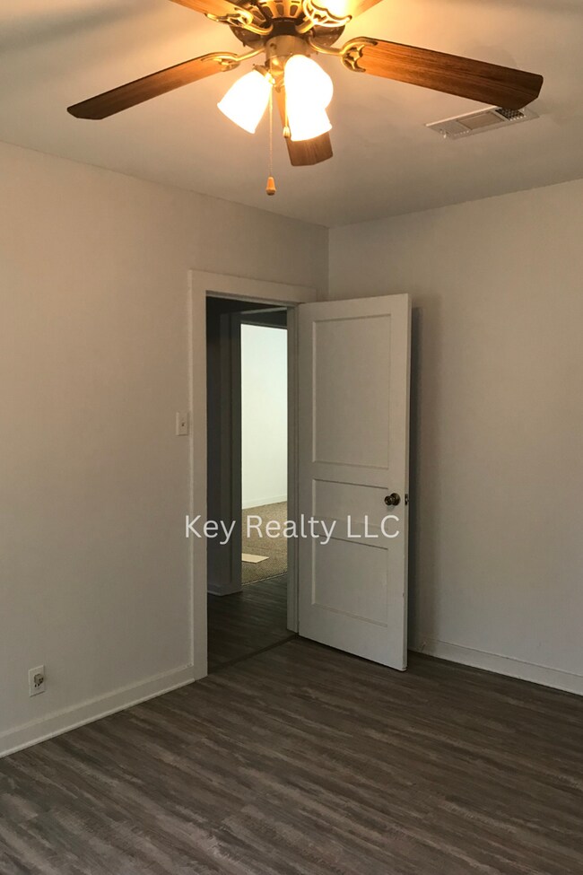 Building Photo - 21046 US-167