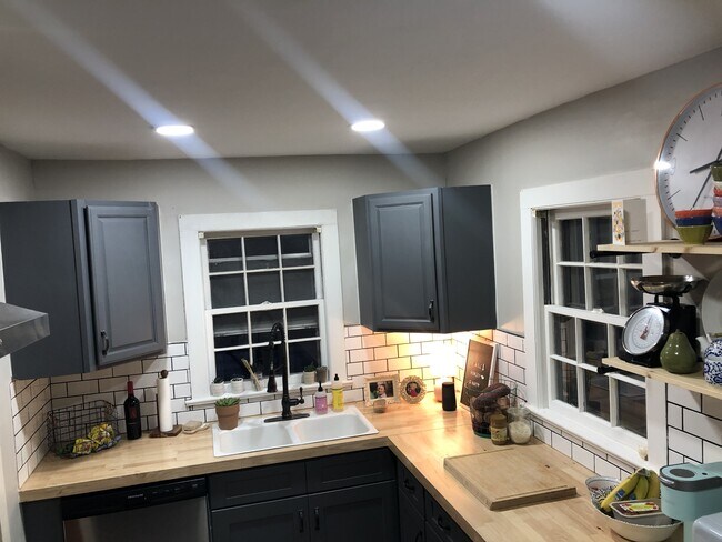 Building Photo - 3608 S Haven Rd