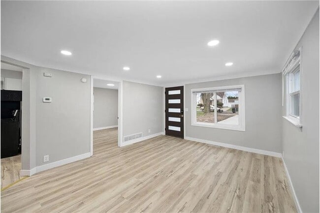 Building Photo - 514 Conrad Ave