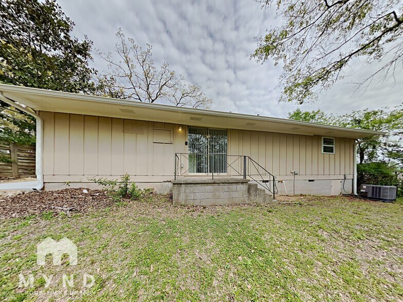 Building Photo - 4167 Sweetbriar Ln