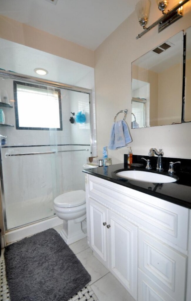 Building Photo - Spacious Fully Renovated 4BR Home with 2 Full Baths – Prime Manayunk Location!