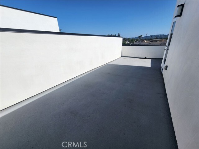 Building Photo - 6061 Fulton Ave