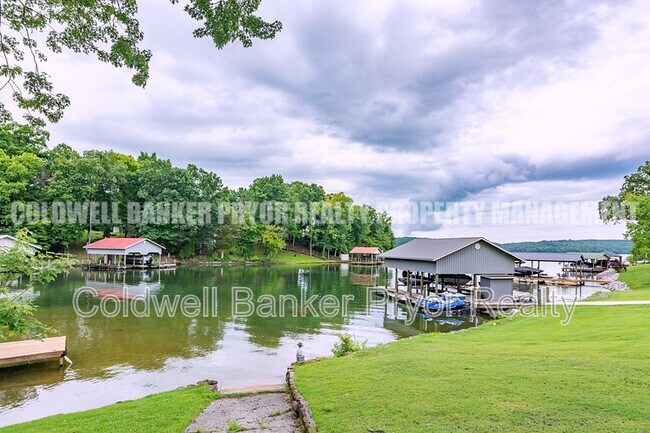 Building Photo - 165 Lakeshore Ct