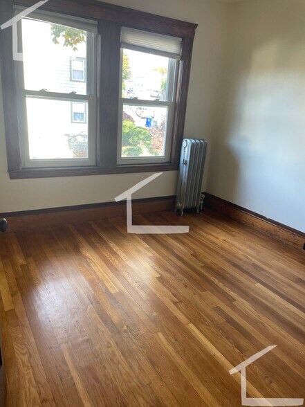 Building Photo - 50 Larch St