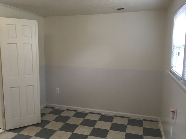 Building Photo - 4 BEDROOM, 3 FULL BATH SINGLE FAMILY HOME ...
