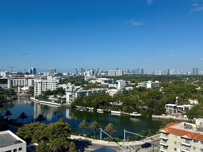 Building Photo - 2625 Collins Ave